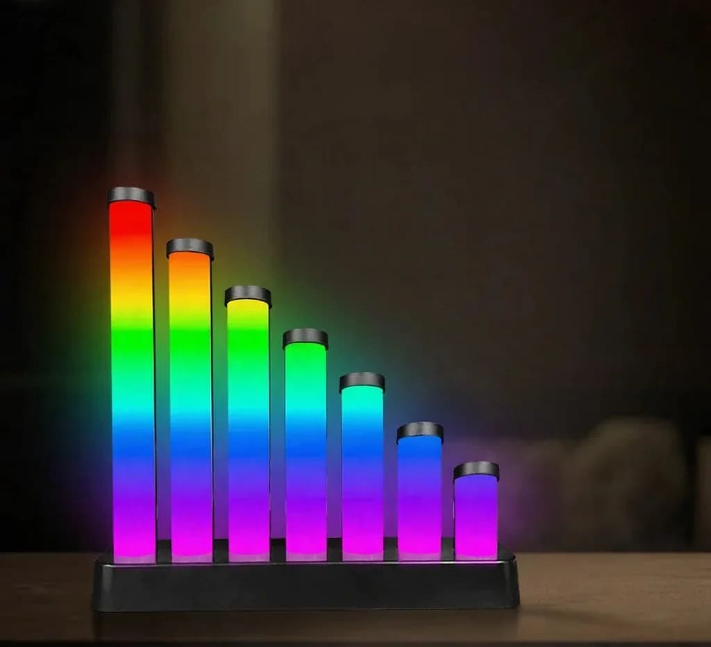RGB LED galda lampa ar skaņas reakciju un lietotnes vadību